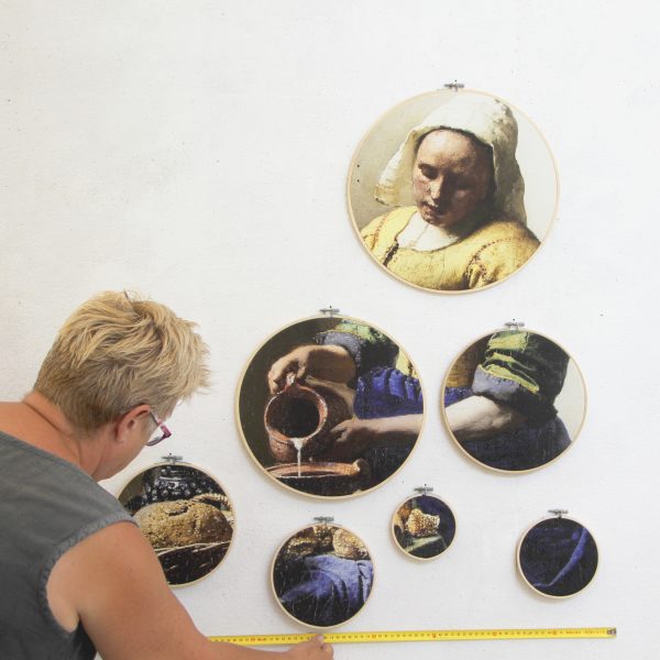 Het melkmeisje VII van Johannes Vermeer - Afbeelding 2